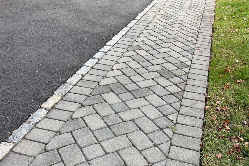 Block-paved driveway edging cleaned against fresh tarmac